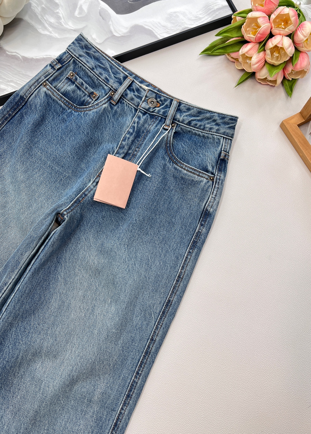 🆕miumiu新款后撞色假口袋直筒高腰显瘦牛仔裤独家高版出品！自带摩登复古感，日常搭配调性满满！日常又百