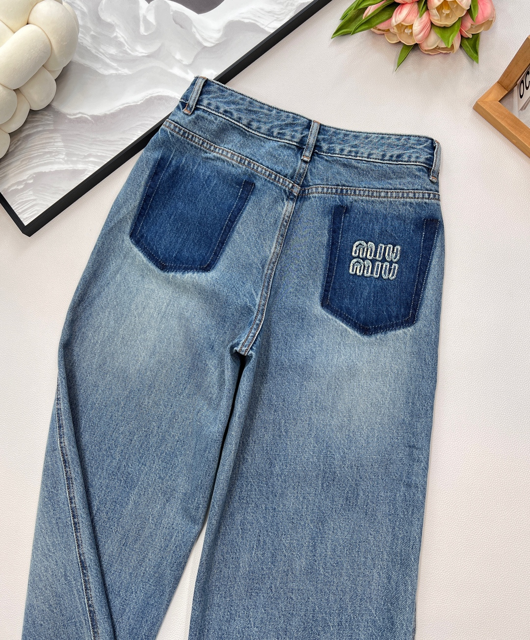 🆕miumiu新款后撞色假口袋直筒高腰显瘦牛仔裤独家高版出品！自带摩登复古感，日常搭配调性满满！日常又百