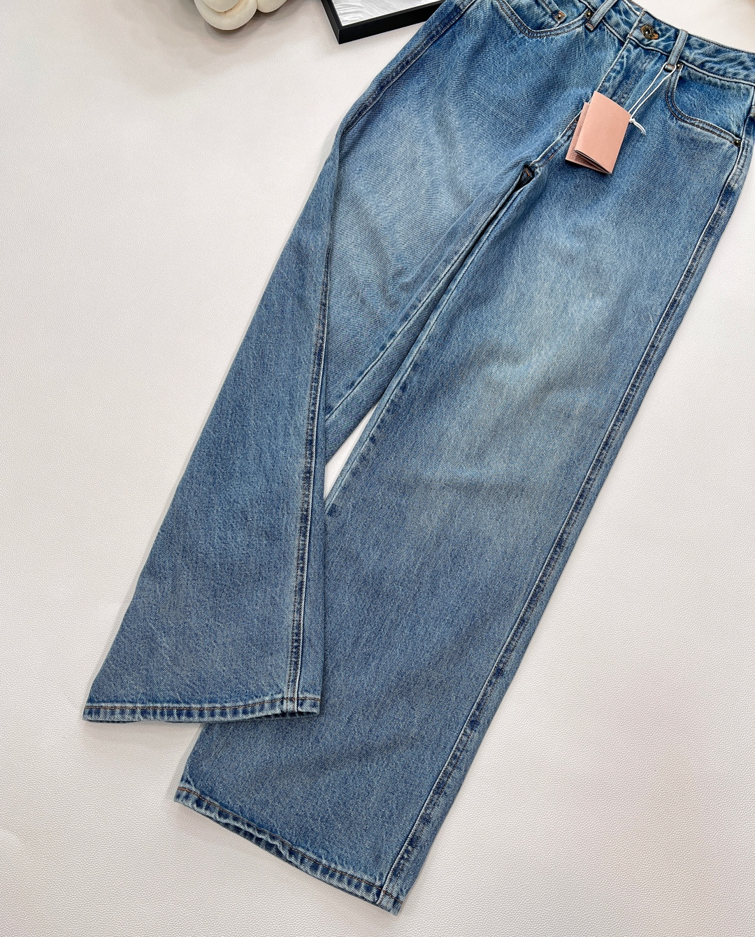 🆕miumiu新款后撞色假口袋直筒高腰显瘦牛仔裤独家高版出品！自带摩登复古感，日常搭配调性满满！日常又百