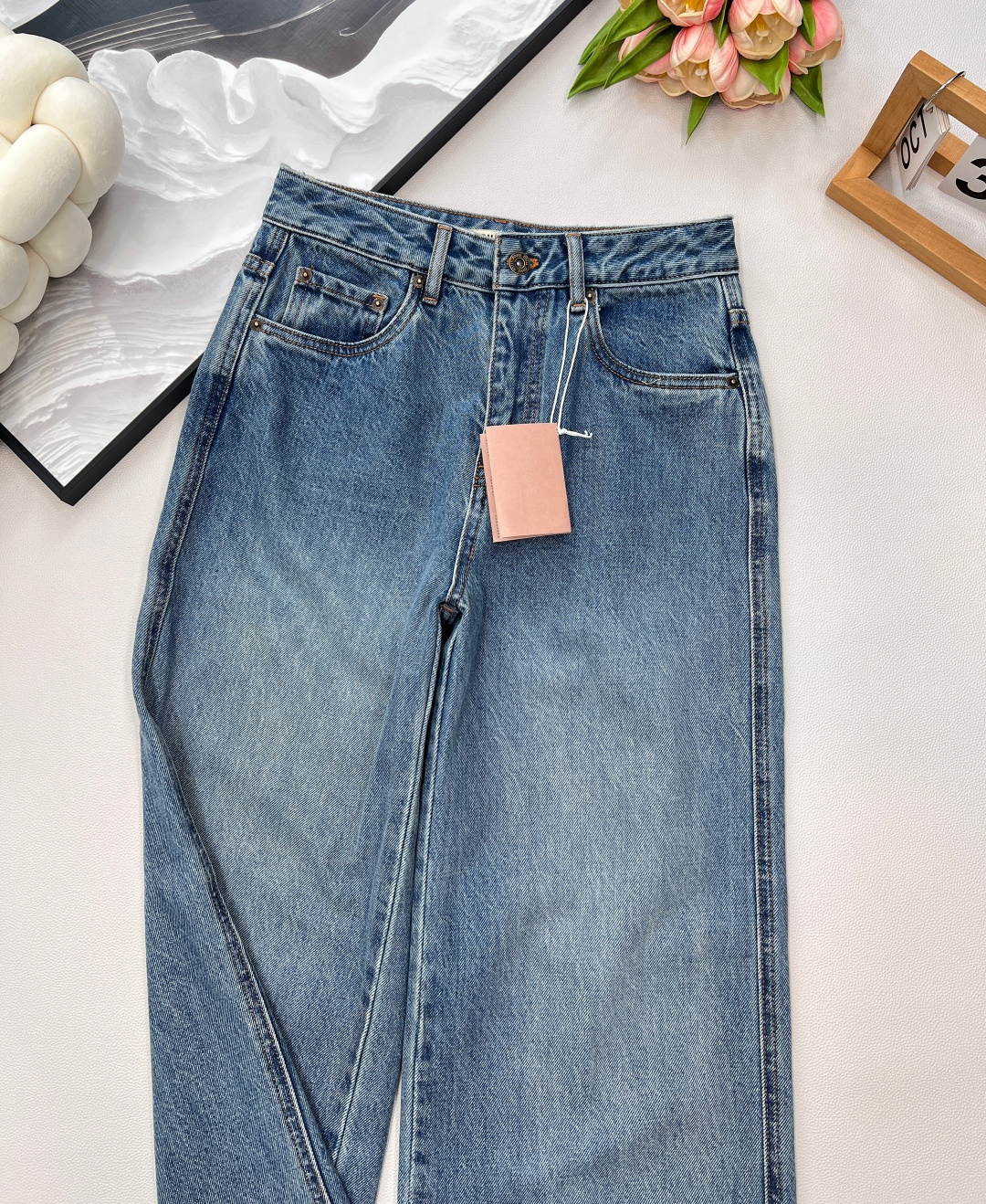 🆕miumiu新款后撞色假口袋直筒高腰显瘦牛仔裤独家高版出品！自带摩登复古感，日常搭配调性满满！日常又百