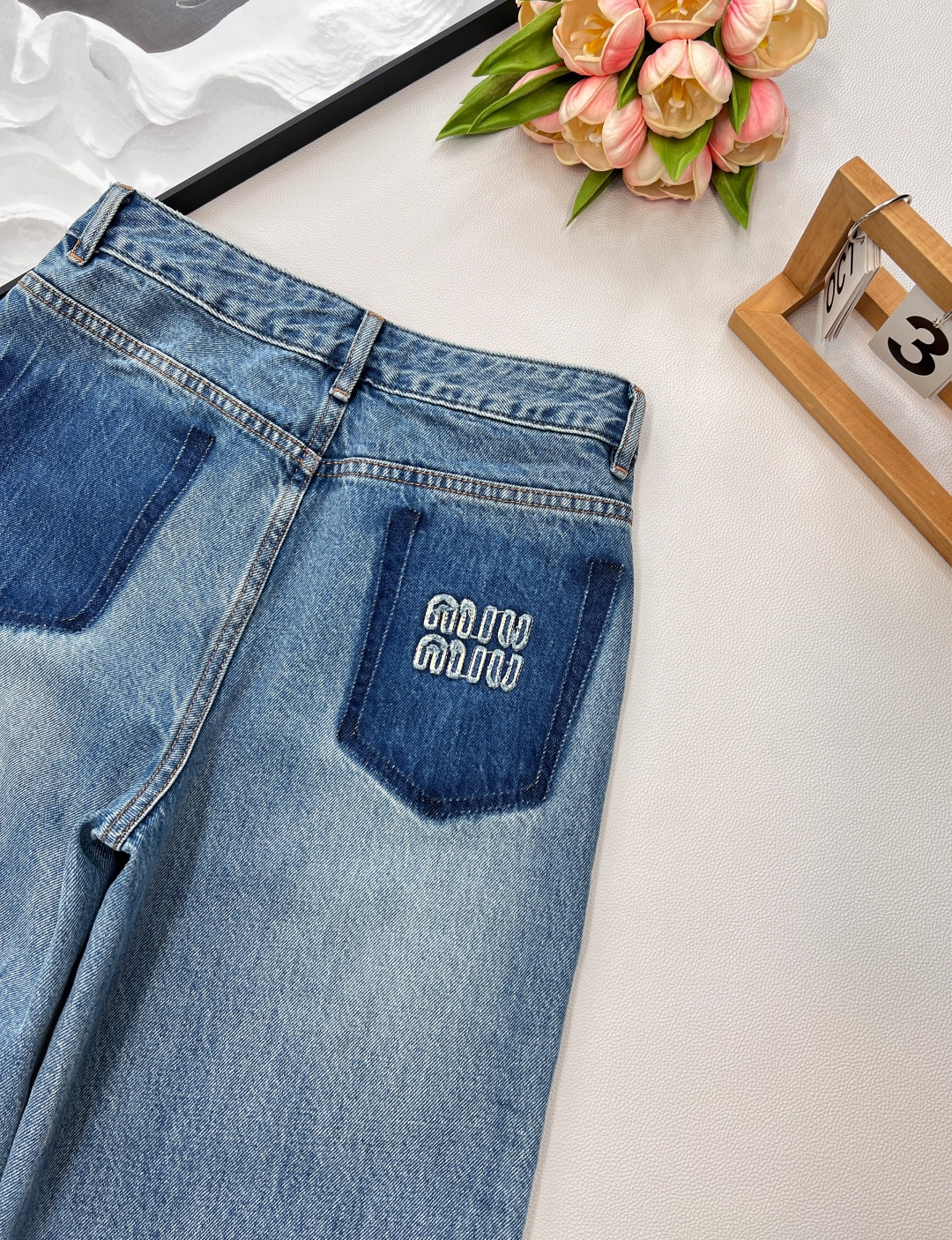 🆕miumiu新款后撞色假口袋直筒高腰显瘦牛仔裤独家高版出品！自带摩登复古感，日常搭配调性满满！日常又百