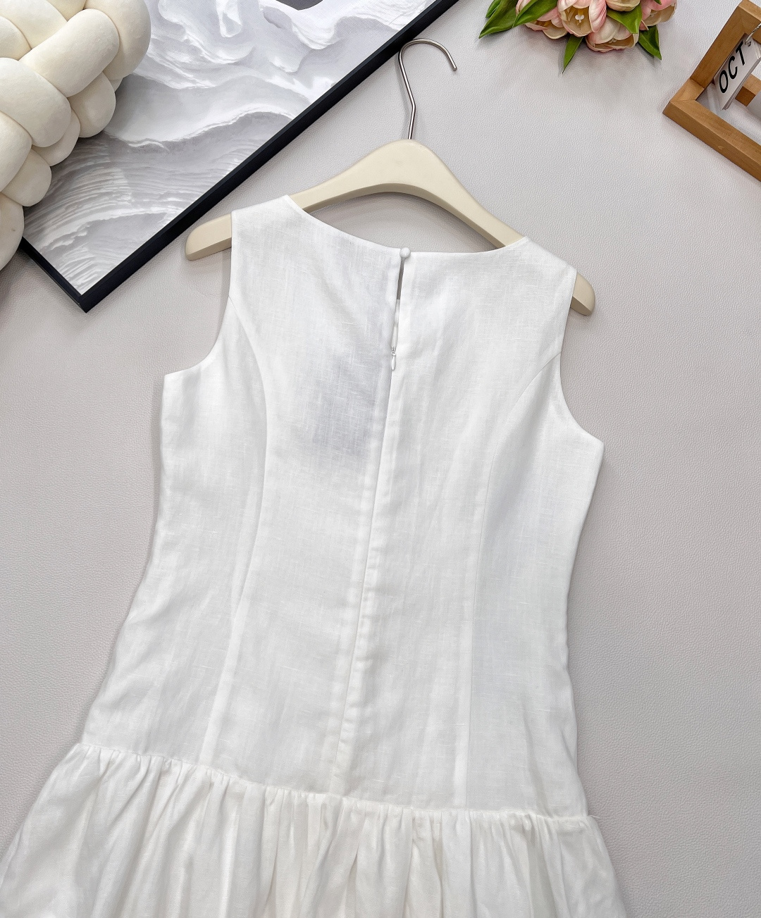 🆕Ralph Lauren新款战马刺绣无袖连衣裙，宛如一件行走的艺术品，于无声处彰显非凡品味。 甄选上乘