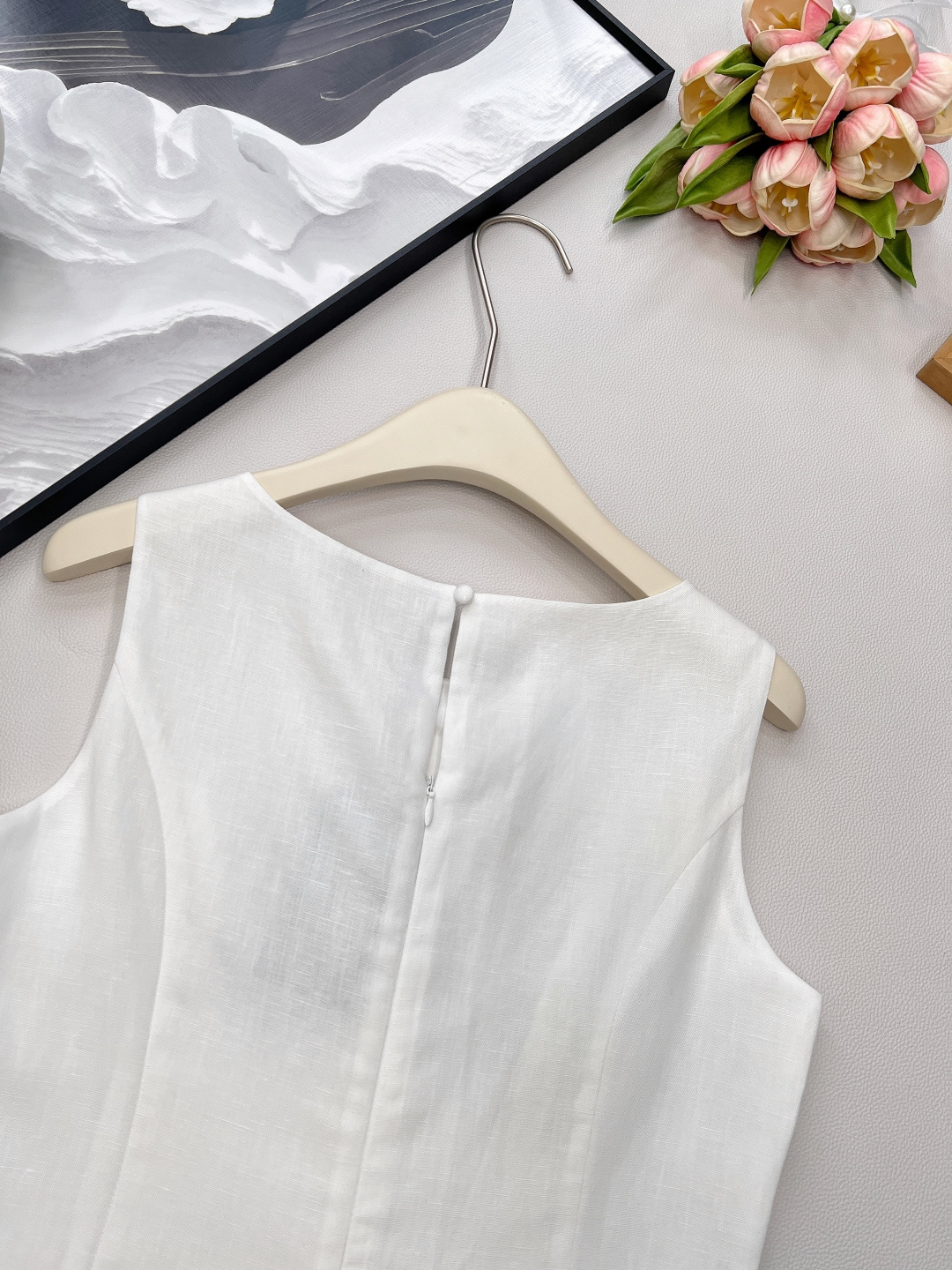 🆕Ralph Lauren新款战马刺绣无袖连衣裙，宛如一件行走的艺术品，于无声处彰显非凡品味。 甄选上乘