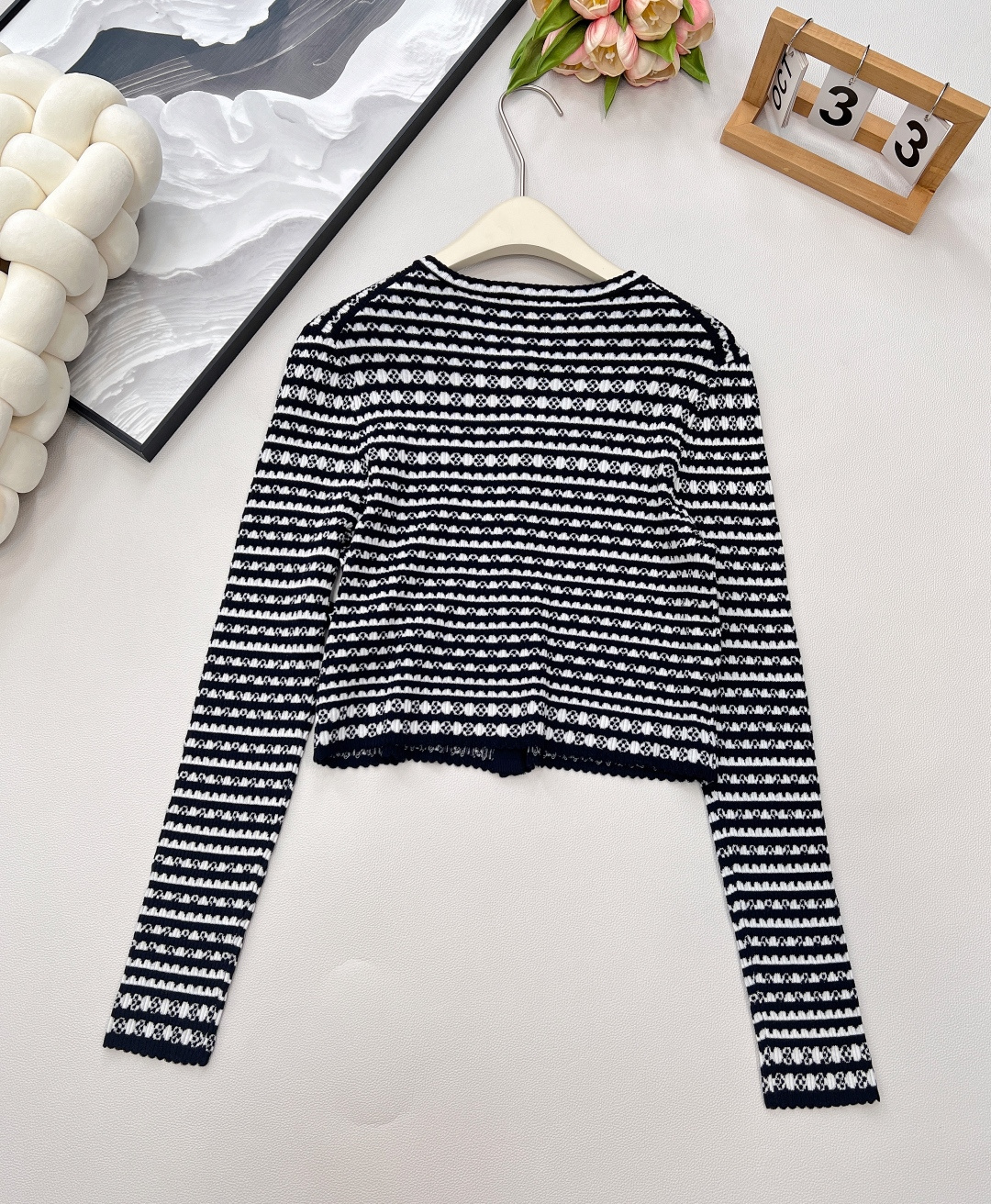 🆕Louis Vuitton2025新款老花钩花短款针织开衫定制纱线织造 质感高级舒适 短款修身针织开衫