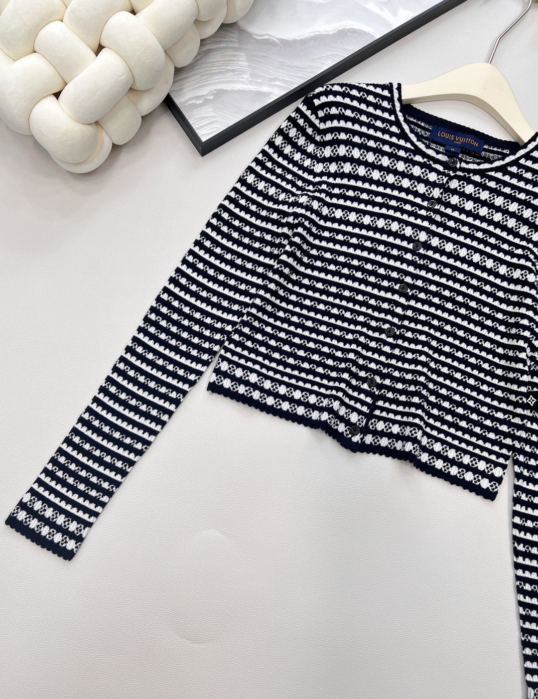 🆕Louis Vuitton2025新款老花钩花短款针织开衫定制纱线织造 质感高级舒适 短款修身针织开衫