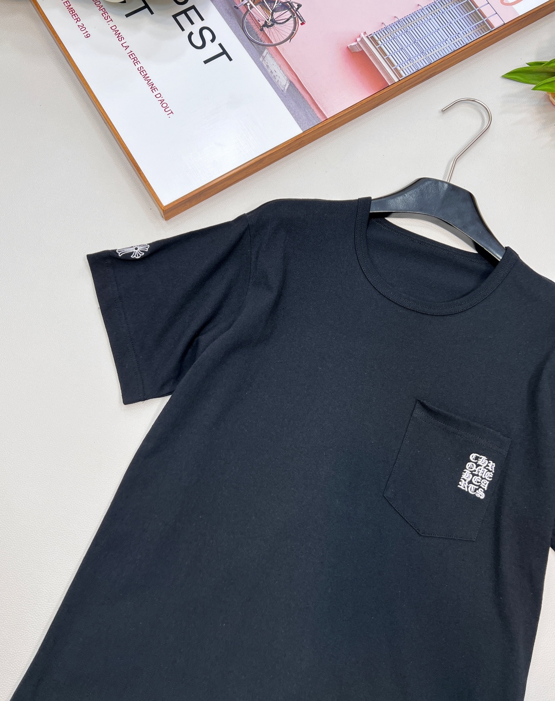 🆕Chrome Hearts 新款口袋刺绣字母T恤短袖，将克罗心的经典元素与时尚潮流完美融合。 面料亲肤