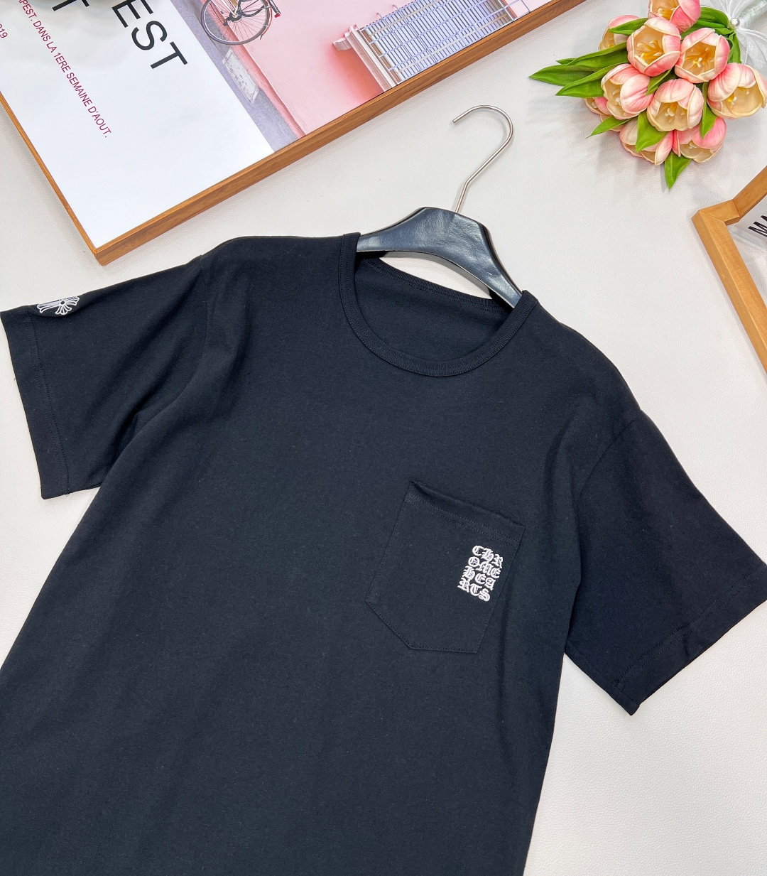 🆕Chrome Hearts 新款口袋刺绣字母T恤短袖，将克罗心的经典元素与时尚潮流完美融合。 面料亲肤