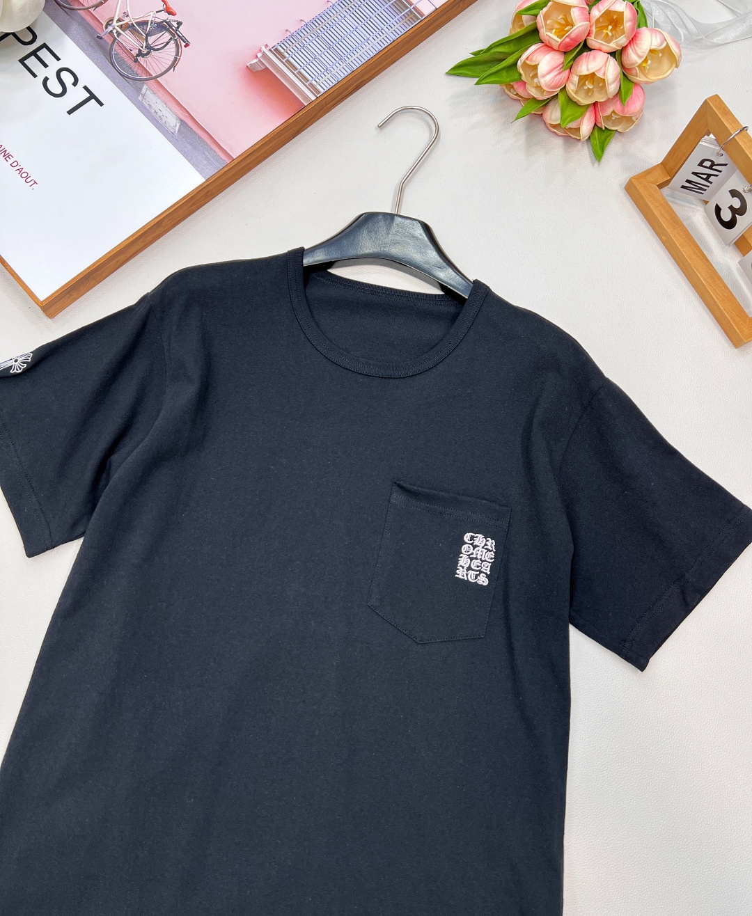 🆕Chrome Hearts 新款口袋刺绣字母T恤短袖，将克罗心的经典元素与时尚潮流完美融合。 面料亲肤