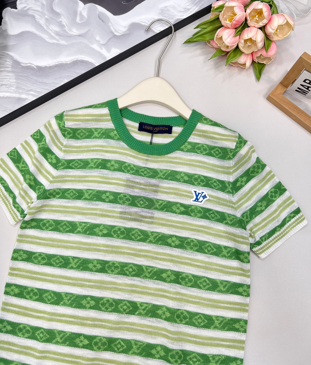 🆕Louis Vuitton新款撞色条纹微透提花针织短袖定制纱线织造 质感冰爽透气 针织短袖上衣剪裁 通