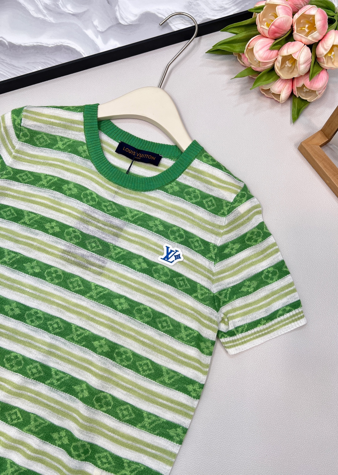 🆕Louis Vuitton新款撞色条纹微透提花针织短袖定制纱线织造 质感冰爽透气 针织短袖上衣剪裁 通