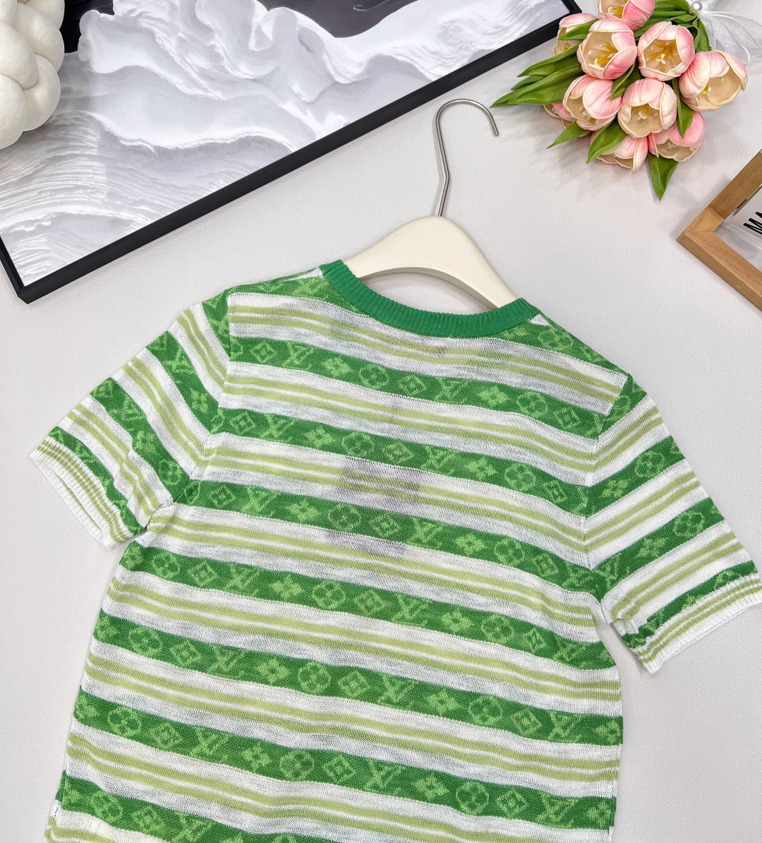 🆕Louis Vuitton新款撞色条纹微透提花针织短袖定制纱线织造 质感冰爽透气 针织短袖上衣剪裁 通