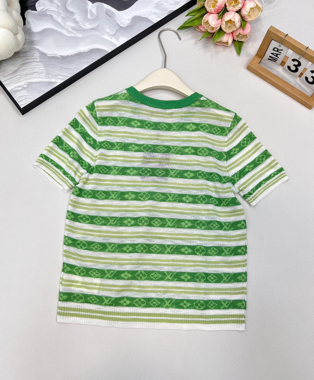 🆕Louis Vuitton新款撞色条纹微透提花针织短袖定制纱线织造 质感冰爽透气 针织短袖上衣剪裁 通