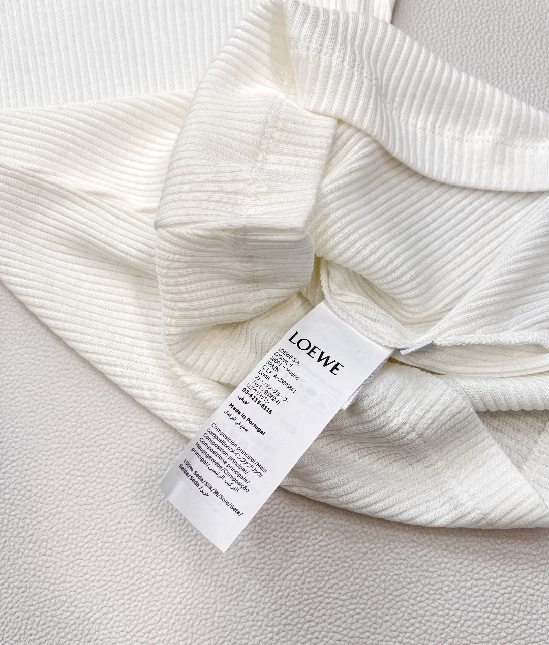 🆕春夏新款 LOEWE 经典胸前logo百搭背心四季都可以穿的款式，单穿外穿都吸睛，气质时髦又高级！版型