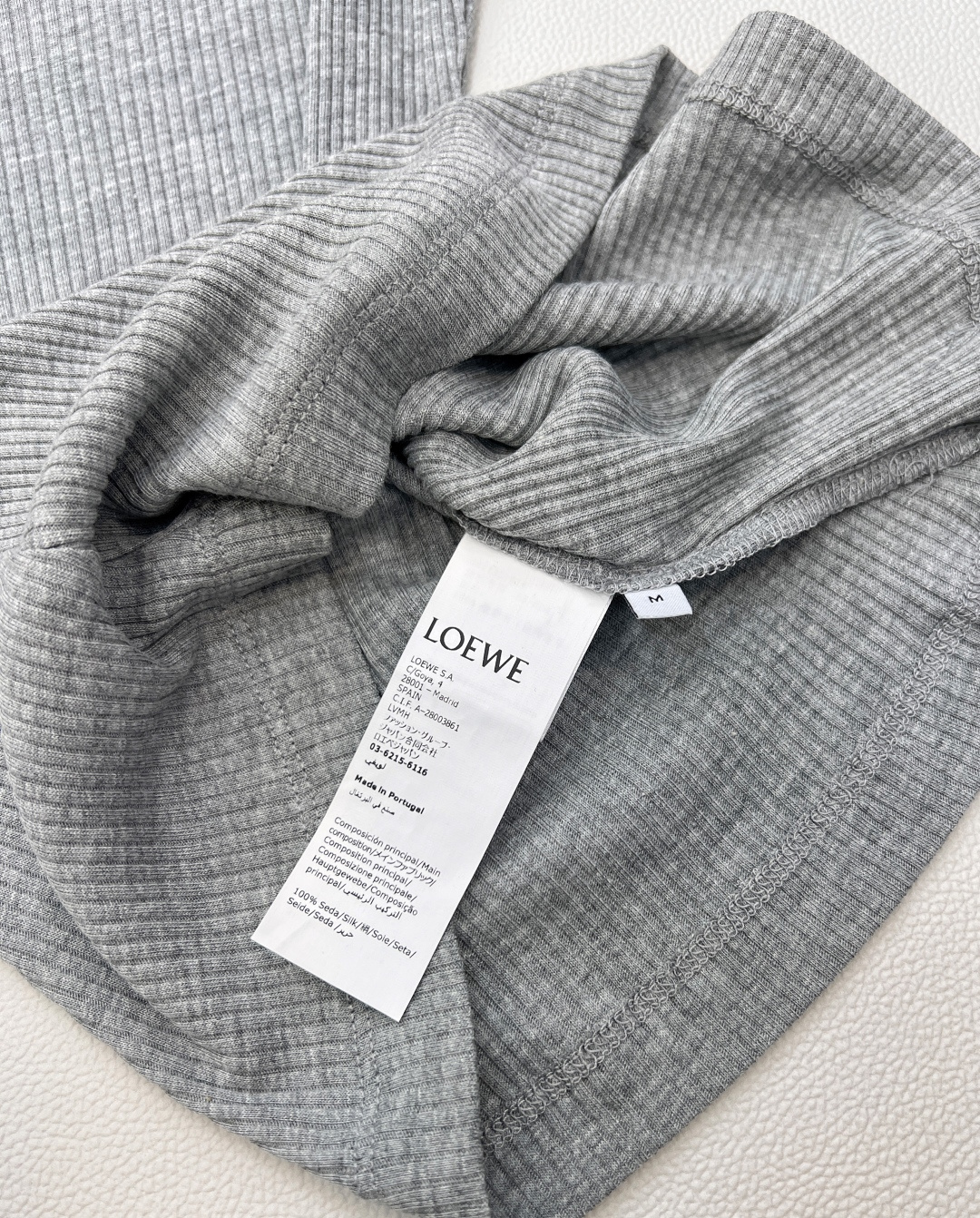 🆕春夏新款 LOEWE 经典胸前logo百搭背心四季都可以穿的款式，单穿外穿都吸睛，气质时髦又高级！版型