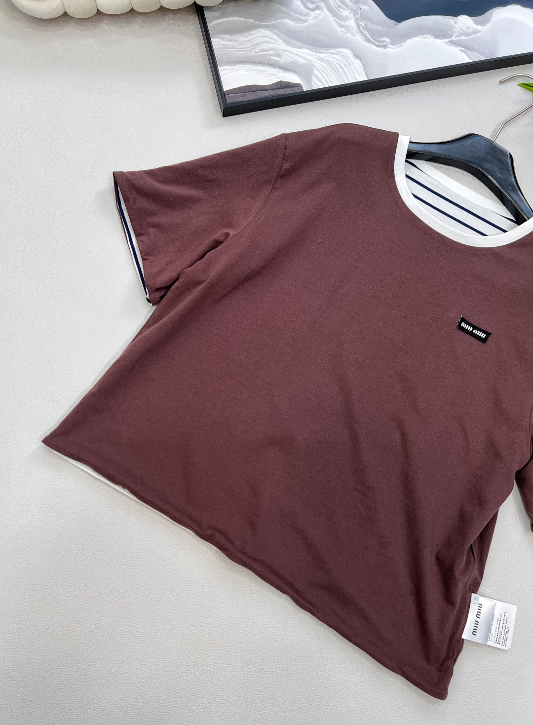 🆕Miumiu2025新款字母贴片徽标圆领宽松两面穿短袖T恤，定制YB原生全棉材质 透气舒适 质感十足 
