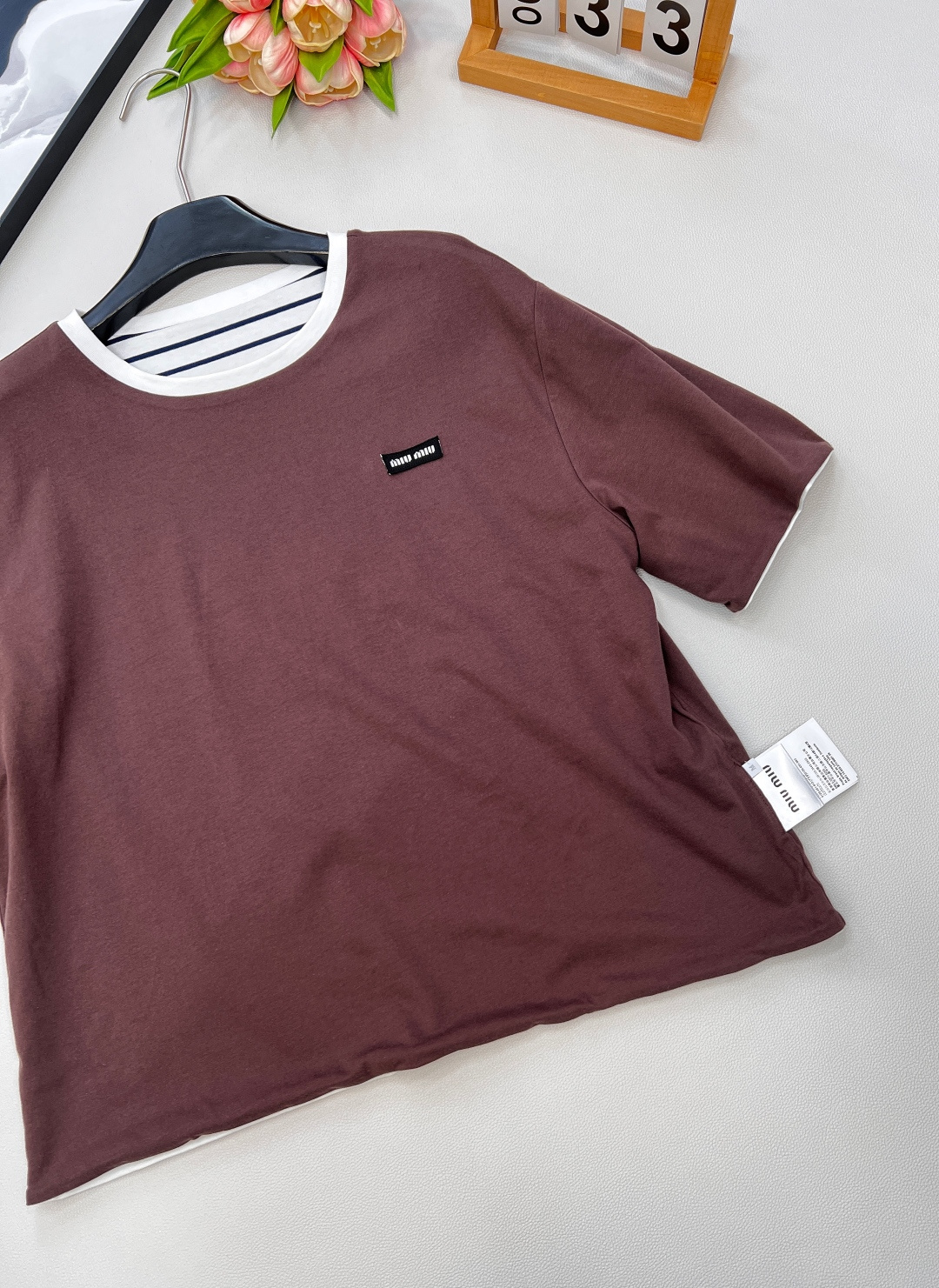 🆕Miumiu2025新款字母贴片徽标圆领宽松两面穿短袖T恤，定制YB原生全棉材质 透气舒适 质感十足 