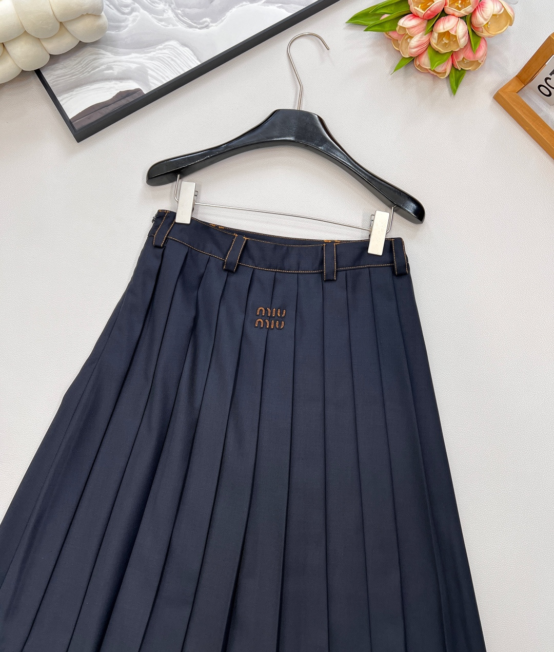 🆕Miumiu新款高腰中长百褶半裙，定制YB进口百分百精仿羊毛材质 光泽舒适 质感上乘 裁剪垂顺流畅 高