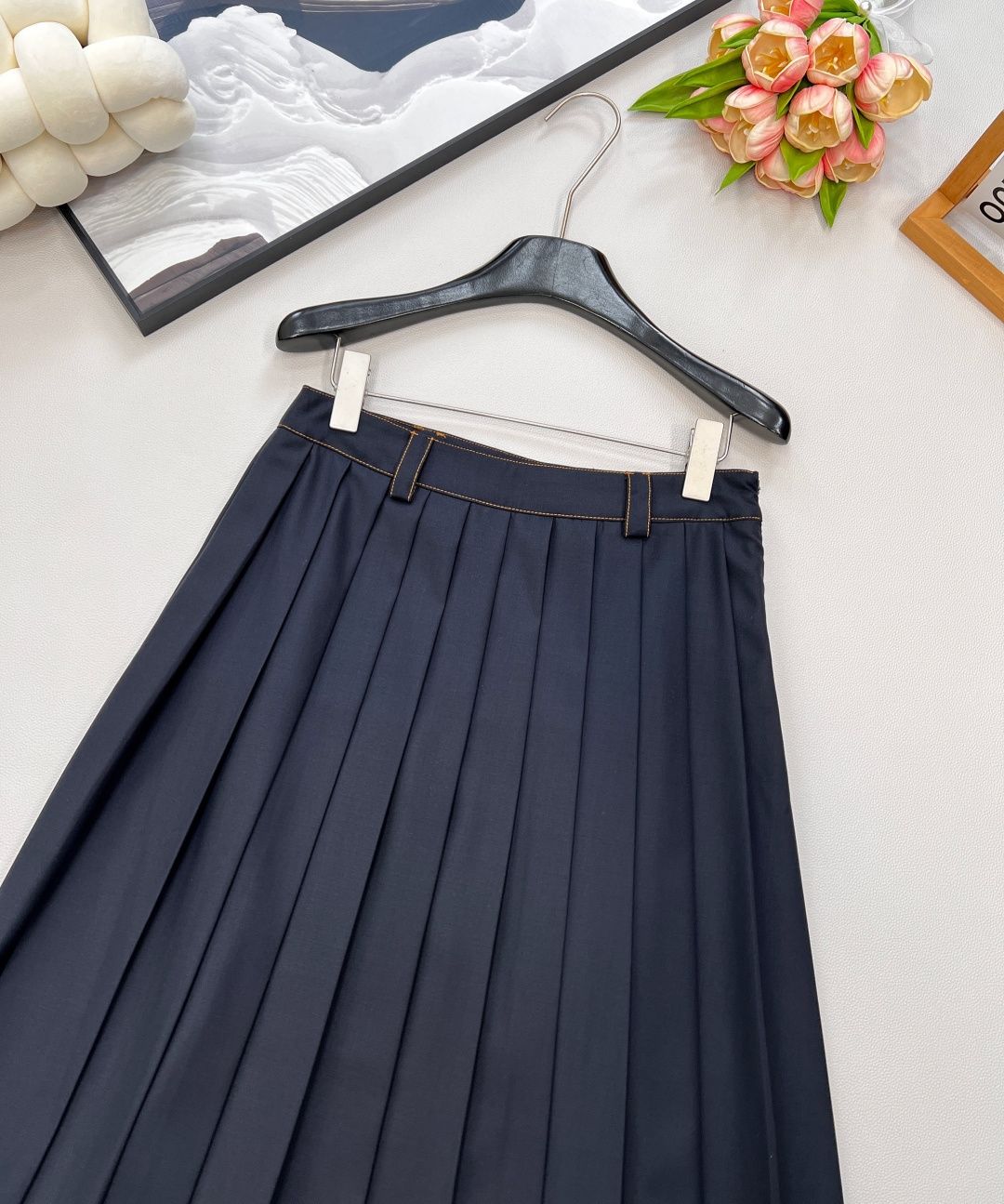 🆕Miumiu新款高腰中长百褶半裙，定制YB进口百分百精仿羊毛材质 光泽舒适 质感上乘 裁剪垂顺流畅 高