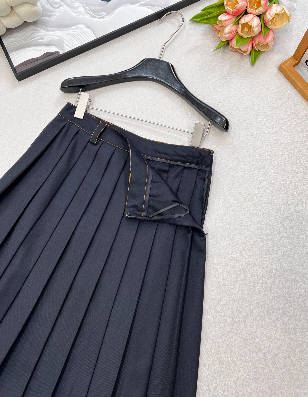 🆕Miumiu新款高腰中长百褶半裙，定制YB进口百分百精仿羊毛材质 光泽舒适 质感上乘 裁剪垂顺流畅 高