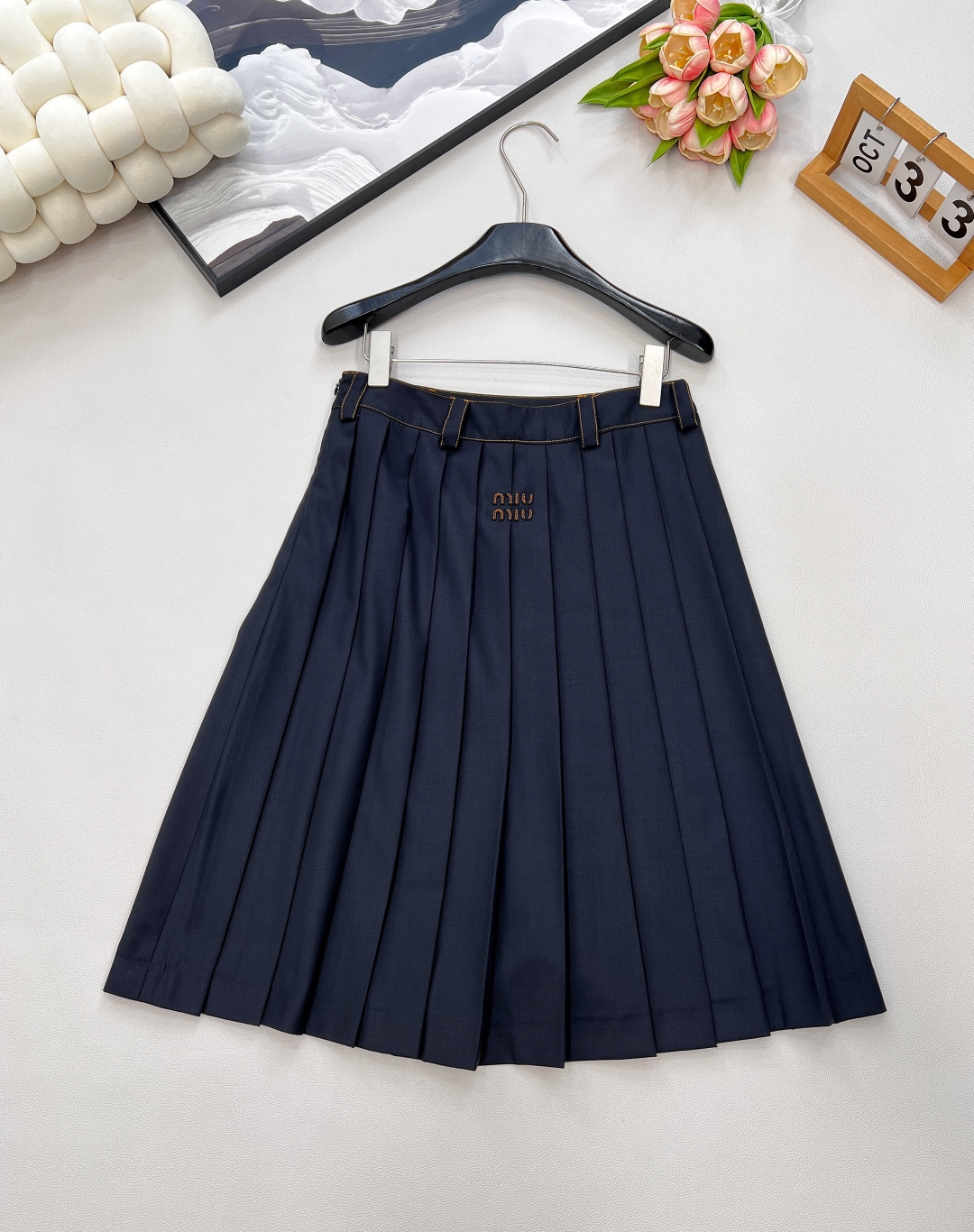 🆕Miumiu新款高腰中长百褶半裙，定制YB进口百分百精仿羊毛材质 光泽舒适 质感上乘 裁剪垂顺流畅 高