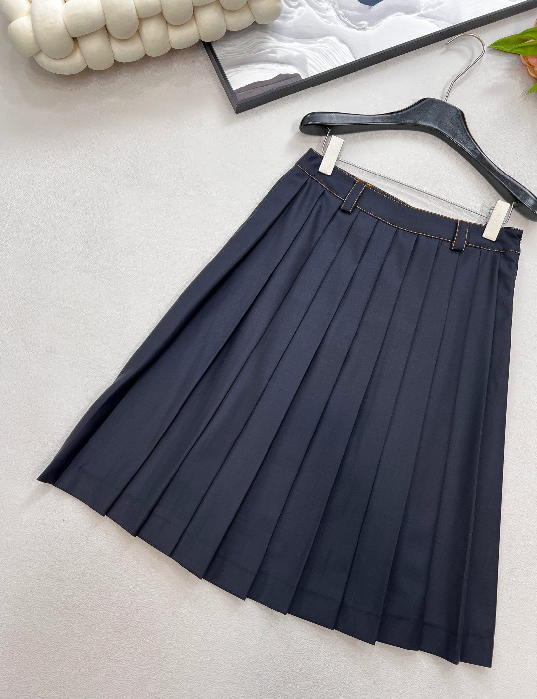 🆕Miumiu新款高腰中长百褶半裙，定制YB进口百分百精仿羊毛材质 光泽舒适 质感上乘 裁剪垂顺流畅 高