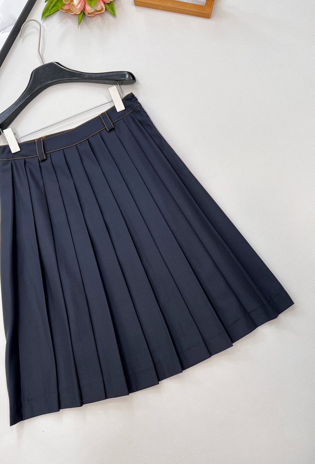 🆕Miumiu新款高腰中长百褶半裙，定制YB进口百分百精仿羊毛材质 光泽舒适 质感上乘 裁剪垂顺流畅 高