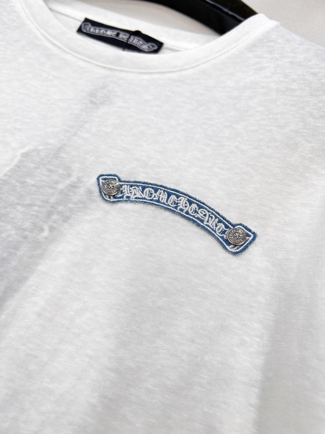 🆕Chrome Hearts 新款字母刺绣贴片防晒打底衫，经典纯白底色，简约又高级，轻松适配各种穿搭风格