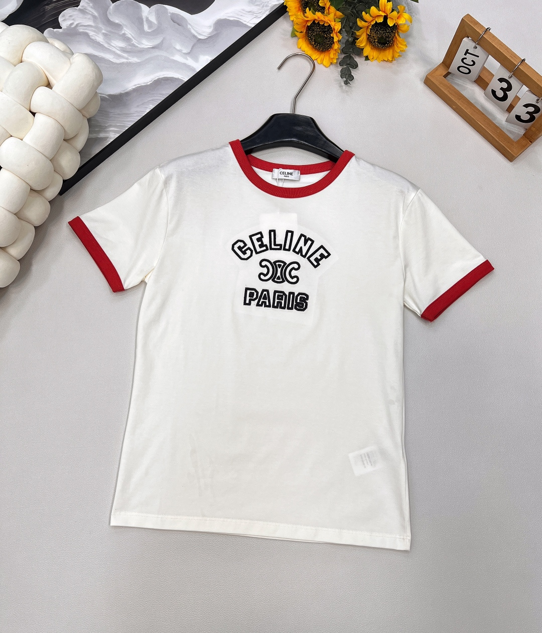 NO:442929,CELINE's new letter embroidered orange-red contrasting edge round neck short-sleeved T-shirt exclusively produced with high-end version!  The letter embroidery craft design highlights the charm of the brand, simple and high-end, and can easily make you look good!  The unique and amazing cutting design is simply amazing, showing the body proportions. The customized smooth fabric is extremely comfortable!  Simple, high-end and tasteful!  Complete three standards, large-scale products, size sml, celine, T-shirt,tees, t-shirt,alexander wang19860909CELINE新款字母绣花橘红色撞色边圆领短袖T恤 独家高版本出品！字母刺绣工艺设计,彰显品牌魅力,简约又不失高级感,轻轻松松就能让你颜值开挂！独特且爆赞的裁剪设计,简直就是绝绝子,超级显身材比例.定制的爽滑面料舒适度爆表！简单高级又有品味！三标齐全,大货出 尺码sml 编,,celine,T-shirt,tees，t-shirt,alexander wang,Women's clothing