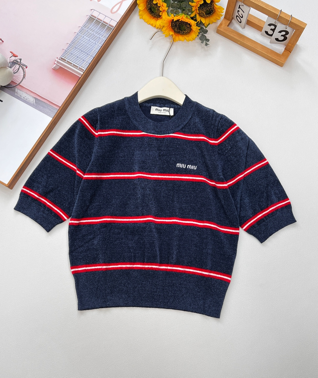 NO:444105,Miumiu25Ss spring and summer new letter embroidered short-sleeved sweater丨Exclusive yb development!  High-end production!  It is a wool knitted, because the color is too special, with texture saturation, so it can only be dyed, with a long cycle, but the color really looks white and skin tone, with a large stretch of elasticity, and it will not really be awkward to stick tightly. Instead, it looks small and slim, whether it is paired with short skirts and shorts or trousers. It looks very good. Three standards are complete, and two colors are out of size sml code, miumiu, skirts, shorts, T-shirt, alexander wang19860909Miumiu25Ss春夏新款字母刺绣短袖针织衫丨独家yb开发！高版出品！属于毛织,因为颜色太特别了,有质感的饱和度,只能定染色,周期长,但颜色真的上身显白衬肤色,弹力延伸大 又不会真的贴的紧紧的尴尬,反而显人小巧纸片,特别显瘦,不管是搭配短裙短裤还是长裤都很好看.三标齐全,两色出 尺码sml 编码,,miumiu,skirts,shorts,T-shirt,alexander wang,Women's clothing