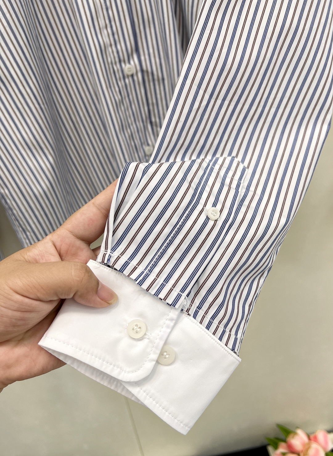 🆕Miumiu2025新款可拆卸领条纹短款衬衫，定制YB斜纹全棉材质 质感舒适 吸湿透气 翻领长袖衬衫裁