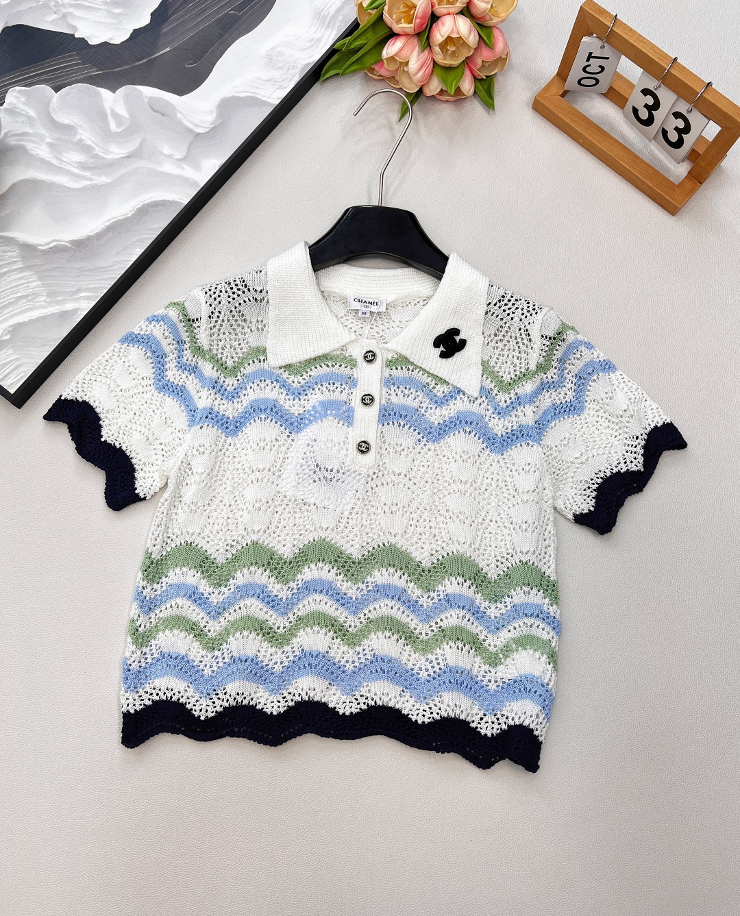 NO:446971,Chanel25 summer new knitted Polo collar short-sleeved hollow knit + wavy contrast color, fresh and exquisite, classic Polo collar with double C mark, metal button plus points, hem, chic tailoring of cuffs, grasp the elegance and playfulness of the small fragrance style, and is superb in summer. It uses the craftsmanship of imported German fine needles, delicate and soft, comfortable on the upper body and skin, fragrant and ancient series, each one is very popular!  The overall girl is very girly, with shorts and a skirt that looks good, and you won’t make mistakes with versatility!  The first large order has been released!  Size sml code, chanel, skirts, shorts, T-shirt, alexander wang19860909Chanel25夏季新款针织Polo领短袖镂空针织+波浪纹撞色 清新又精致 经典Polo领搭双C标 金属纽扣加分 下摆 袖口的别致剪裁 把小香风的优雅与俏皮都拿捏 夏日穿超绝.采用进口德国细针的工艺 细腻柔软 上身亲肤舒适 香香风中古系列 每一款都深得人心！整体非常少女 配短裤 半裙都好看 百搭不会出错！首单大货已出！ 尺码sml 编码,,chanel,skirts,shorts,T-shirt,alexander wang,Women's clothing