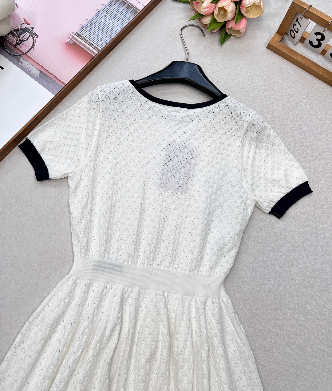 🆕Gucci新品连衣裙📷一眼就相中了 是心动的感觉..💛💛💛配色太正点了 高级的米色系 上身显瘦修身！懒