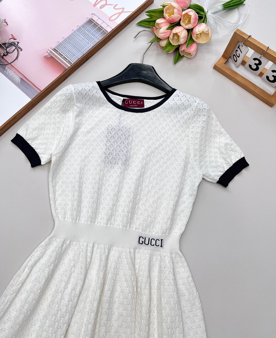 🆕Gucci新品连衣裙📷一眼就相中了 是心动的感觉..💛💛💛配色太正点了 高级的米色系 上身显瘦修身！懒