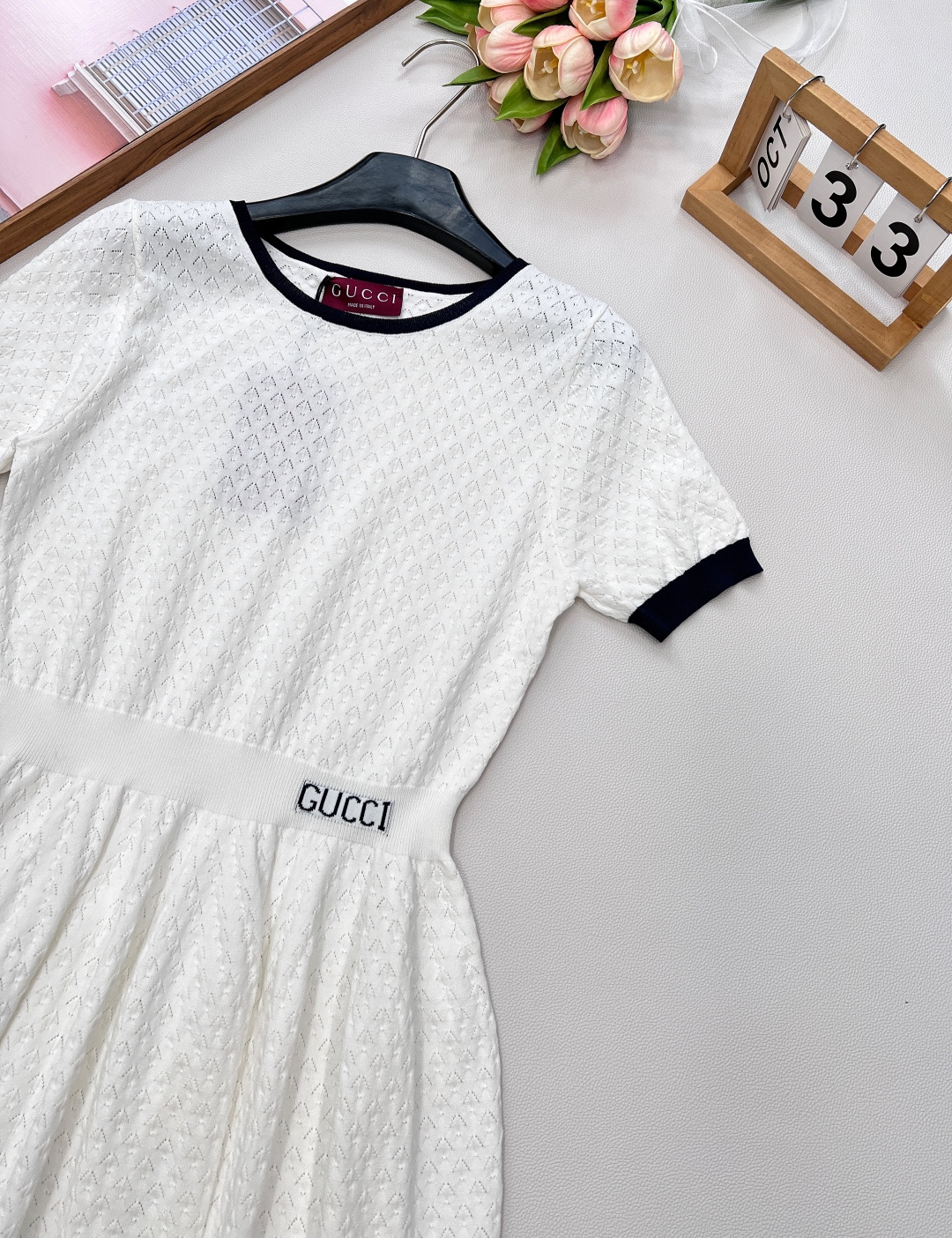 🆕Gucci新品连衣裙📷一眼就相中了 是心动的感觉..💛💛💛配色太正点了 高级的米色系 上身显瘦修身！懒