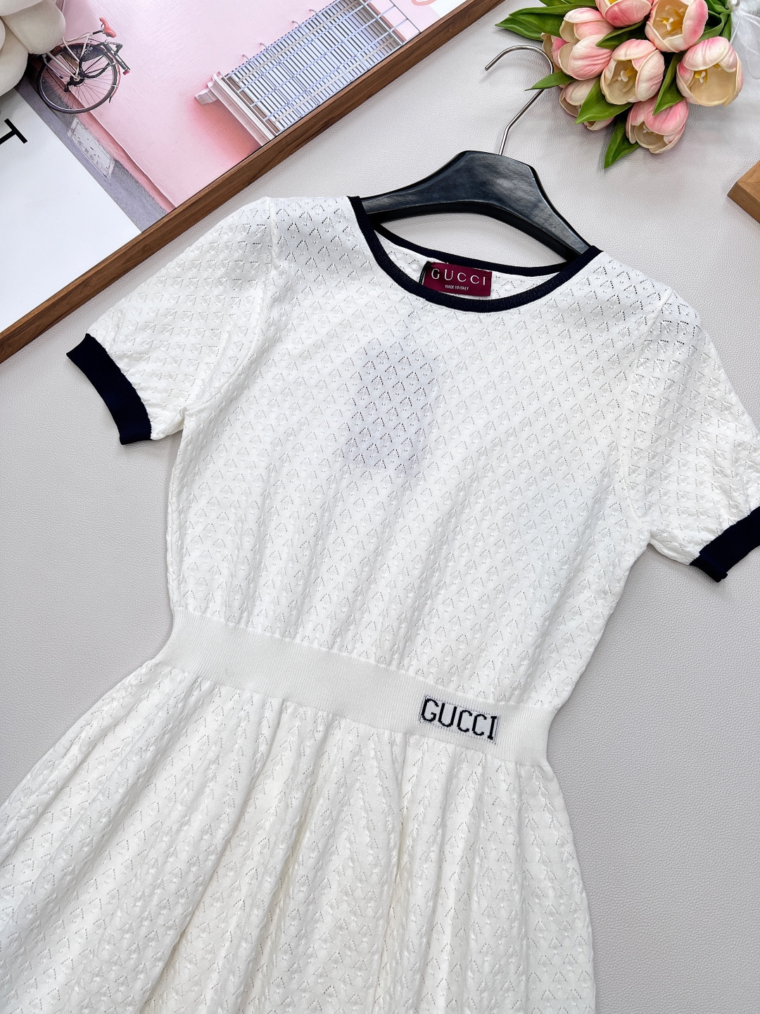 🆕Gucci新品连衣裙📷一眼就相中了 是心动的感觉..💛💛💛配色太正点了 高级的米色系 上身显瘦修身！懒