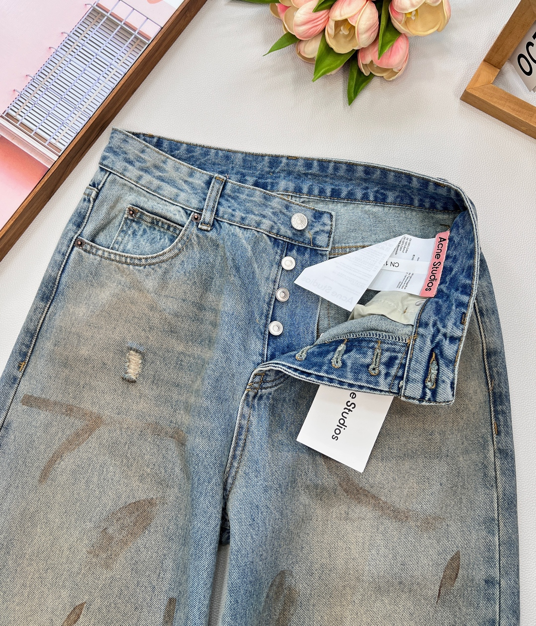 🆕AcneStudios25款早秋新品后拼皮袋做旧双色脏脏破洞长裤，这款孙怡同款某书已经爆了！！脏脏裤直