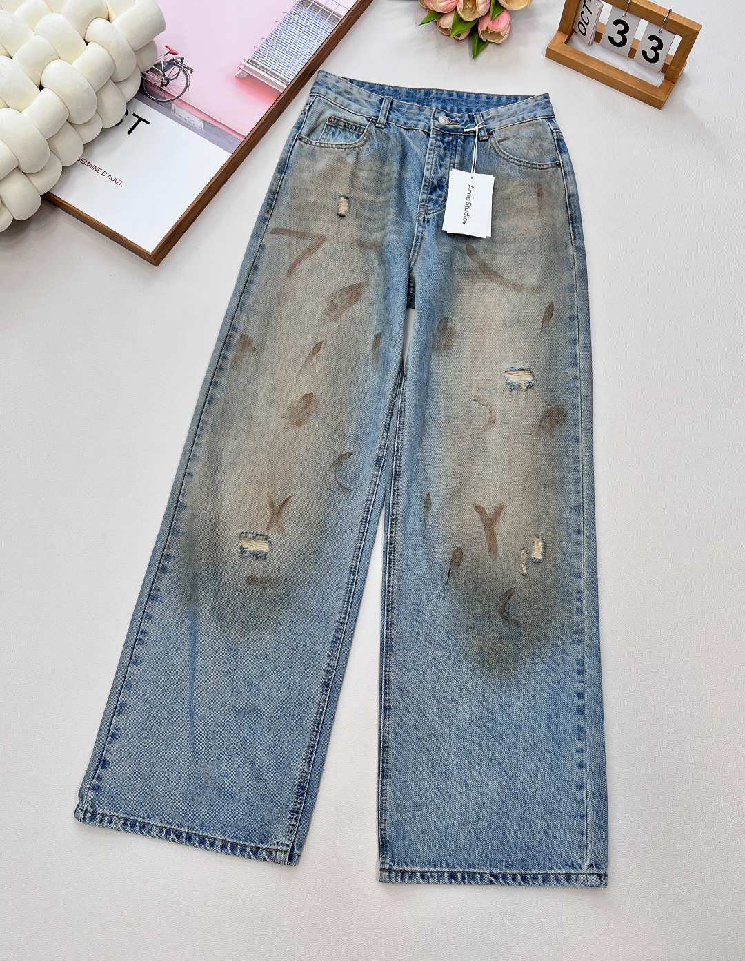 NO:449331,AcneStudios 25 new early autumn products with leather bags made of old two-color dirty and ripped trousers. This book of Sun Yi’s same style has become a hit!  !  Dirty pants straight loose fitting, top body effect is really good, the hole design adds visual fashion sense, the back pocket is leather bag, super textured retro washing process, color system is very beautiful, customized hardware accessories, three standards are complete, large-scale size sml code, acne studios, dior, alexander wang19860909AcneStudios25款早秋新品后拼皮袋做旧双色脏脏破洞长裤,这款孙怡同款某书已经爆了！！脏脏裤直筒宽松版型上身效果真的好看破洞设计增加视觉时尚感后口袋是皮袋哈超有质感的复古洗水工艺色系很绝定制五金配件,三标齐全,大货出 尺码sml 编码,,acne studios,dior,alexander wang,Women's clothing