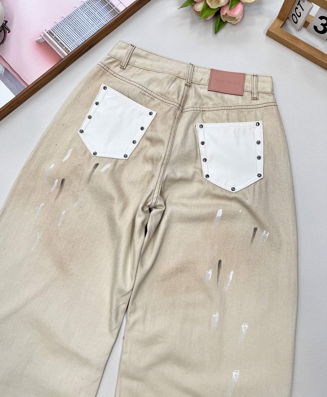 🆕 AcneStudios25款早秋新品后拼皮袋做旧双色脏脏破洞长裤，这款孙怡同款某书已经爆了！！脏脏裤