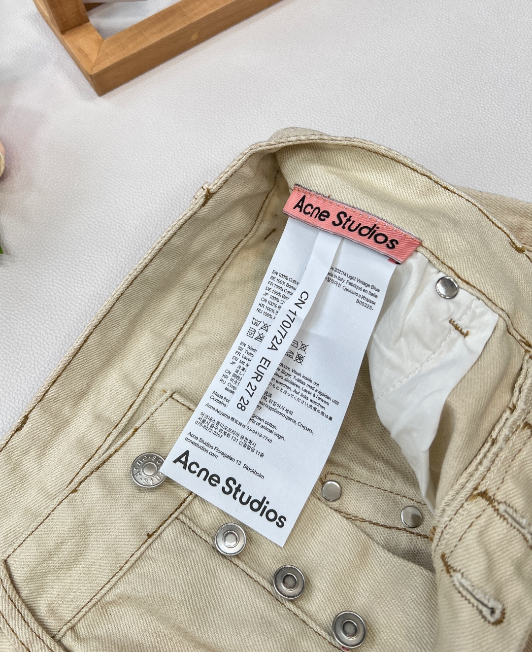 🆕 AcneStudios25款早秋新品后拼皮袋做旧双色脏脏破洞长裤，这款孙怡同款某书已经爆了！！脏脏裤