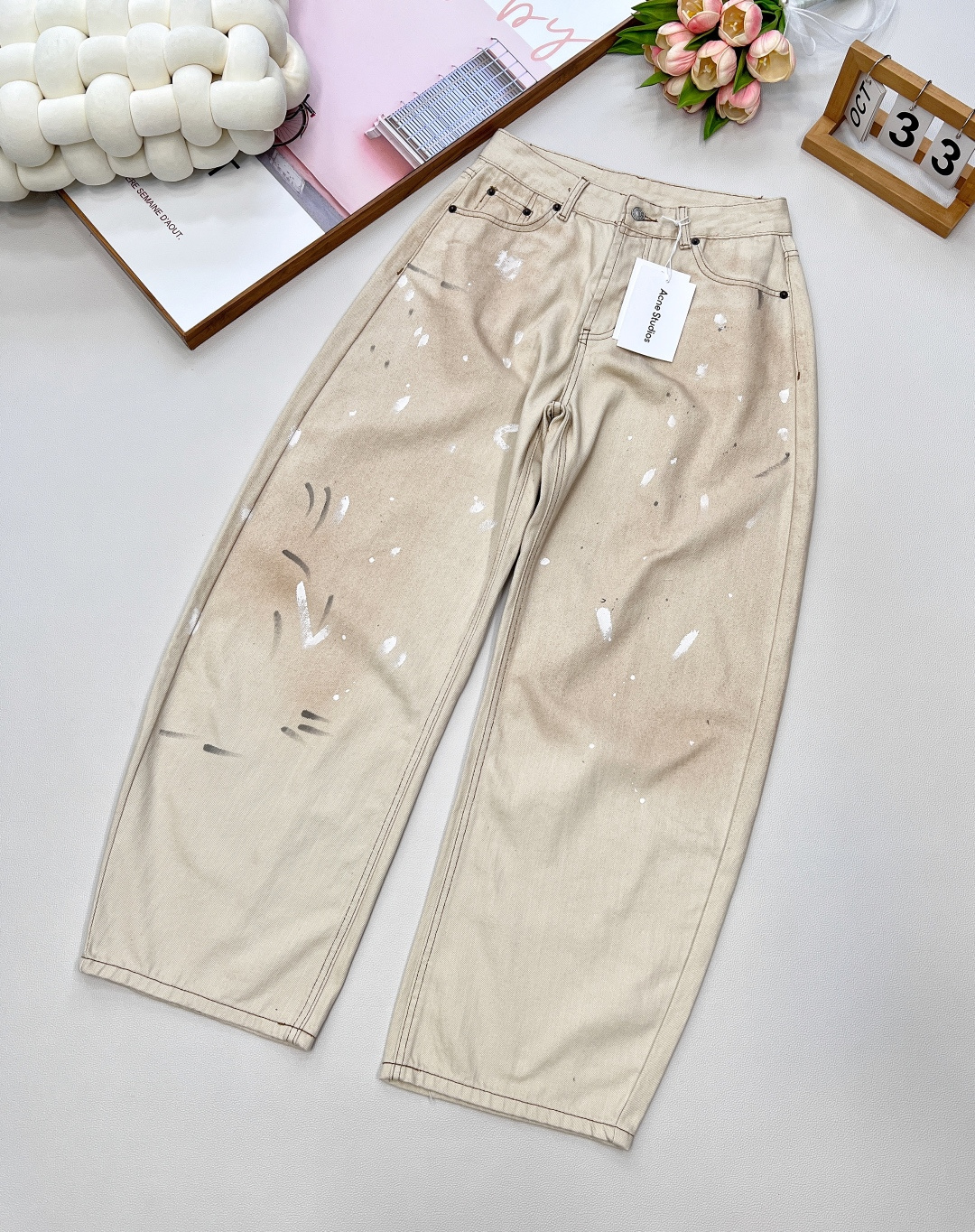 NO:449347,AcneStudios 25 new early autumn products with leather bags made of old two-color dirty and ripped trousers. This book of Sun Yi’s same style has become a hit!  !  The straight and loose fit of dirty pants is really good. The upper body effect is really good. The hole design adds visual fashion sense. The back pocket is leather bag, and the textured retro washing process color is very beautiful. Customized hardware accessories, two-color, scimitar, straight fit is available!  Complete three standards!  Large-scale size sml code, acne studios,dior,alexander wang19860909AcneStudios25款早秋新品后拼皮袋做旧双色脏脏破洞长裤,这款孙怡同款某书已经爆了！！脏脏裤直筒宽松版型上身效果真的好看破洞设计增加视觉时尚感后口袋是皮袋哈超有质感的复古洗水工艺色系很绝定制五金配件,双色、弯刀 直筒版型可选！三标齐全！大货出 尺码sml 编码,,acne studios,dior,alexander wang,Women's clothing