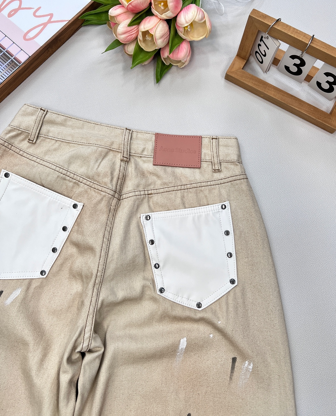🆕 AcneStudios25款早秋新品后拼皮袋做旧双色脏脏破洞长裤，这款孙怡同款某书已经爆了！！脏脏裤