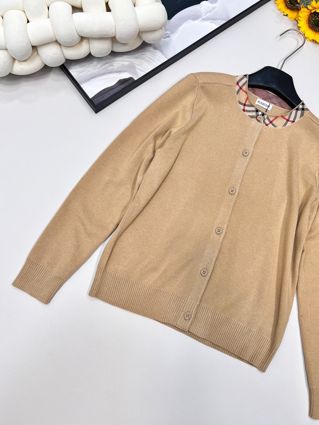 🆕Burberry 羊毛混纺📰ZP设计 👍贴身软糯 显瘦百搭 上身复古时髦洋气 经典不过时⚠️质感细腻柔