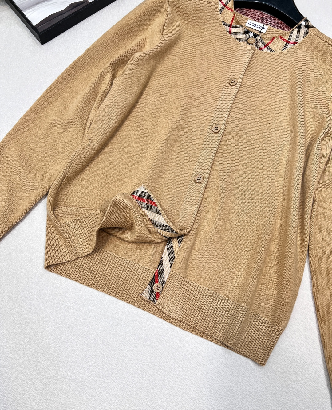 🆕Burberry 羊毛混纺📰ZP设计 👍贴身软糯 显瘦百搭 上身复古时髦洋气 经典不过时⚠️质感细腻柔