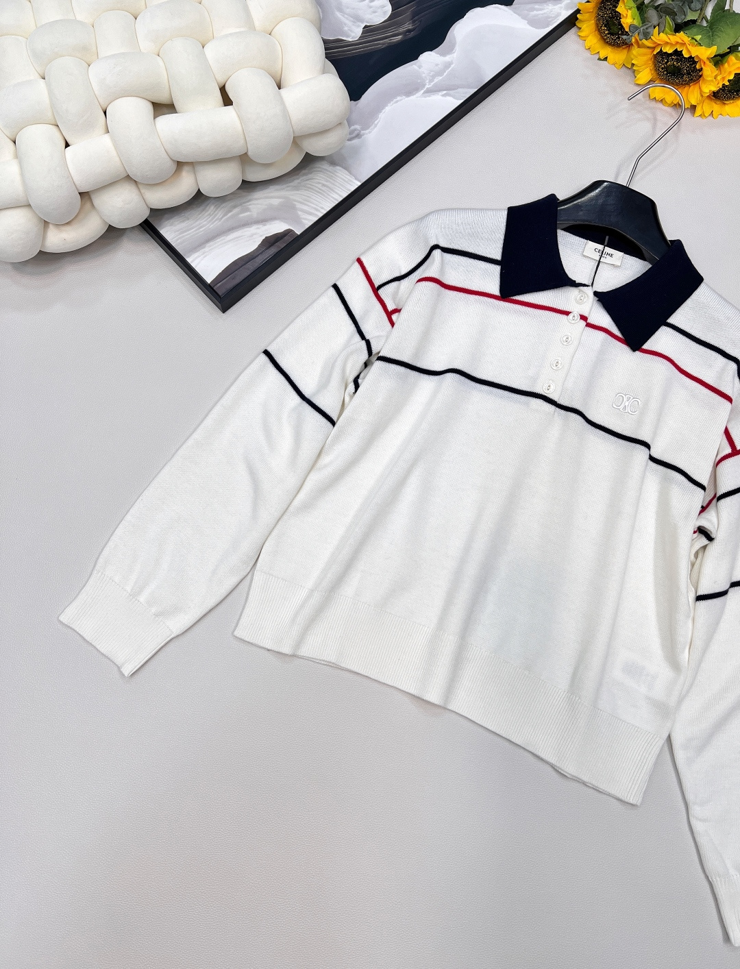 🆕CELINE25秋冬新款线条设计POLO衫，来自南法风情夏日的学院风上衣宽松落肩厢版，更加的量感版型，