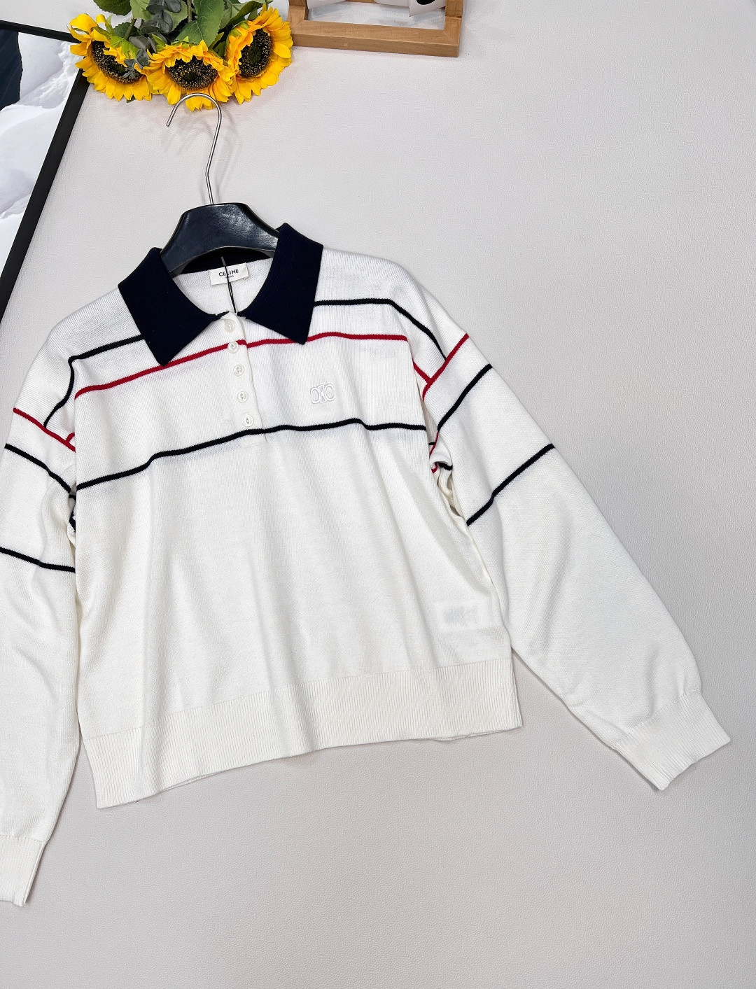 🆕CELINE25秋冬新款线条设计POLO衫，来自南法风情夏日的学院风上衣宽松落肩厢版，更加的量感版型，