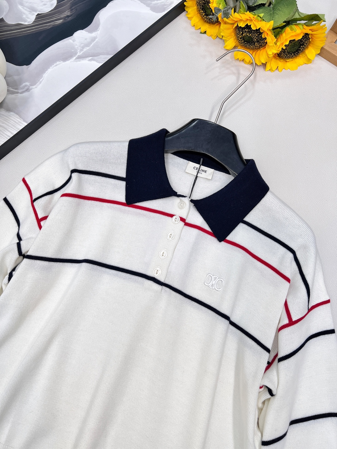 🆕CELINE25秋冬新款线条设计POLO衫，来自南法风情夏日的学院风上衣宽松落肩厢版，更加的量感版型，