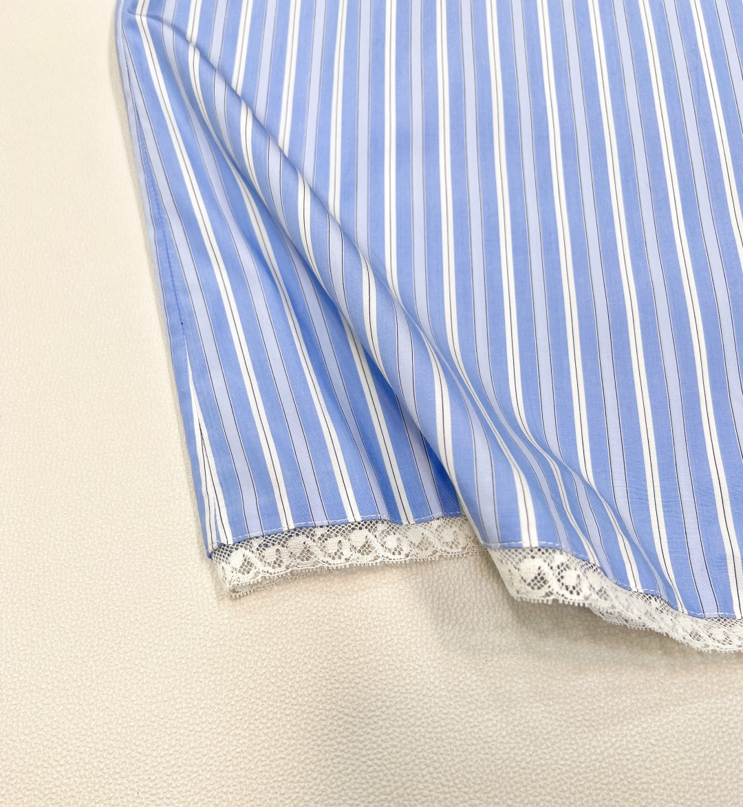 🆕Miumiu2025新款蕾丝吊带连衣裙，定制YB斜纹全棉材质 亲肤舒适 吸湿透气 通体竖列蓝白条纹交织