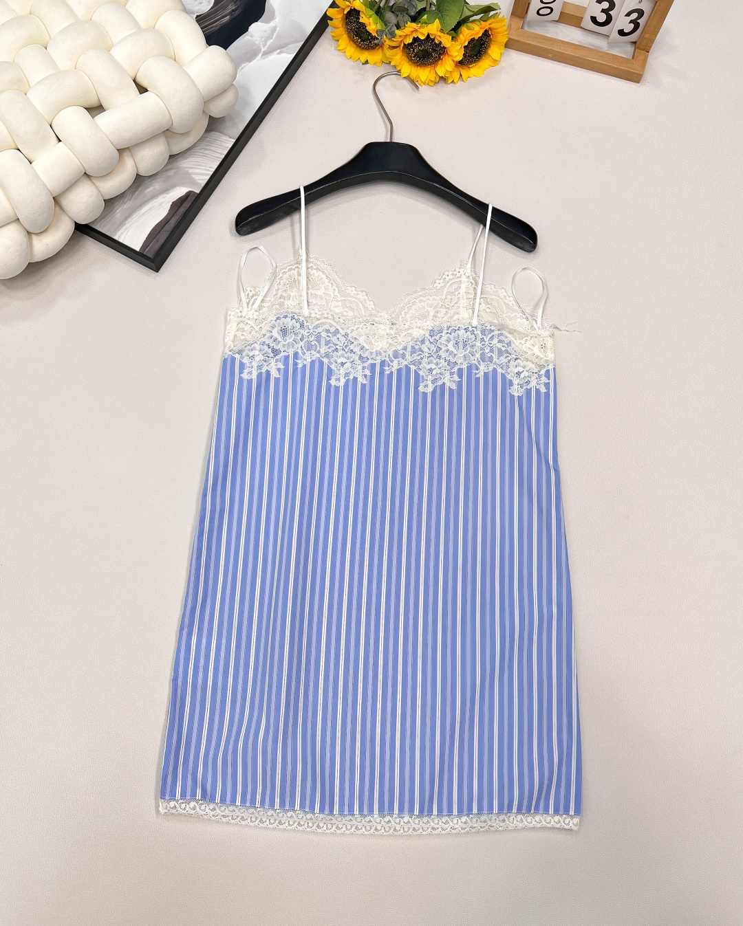 🆕Miumiu2025新款蕾丝吊带连衣裙，定制YB斜纹全棉材质 亲肤舒适 吸湿透气 通体竖列蓝白条纹交织
