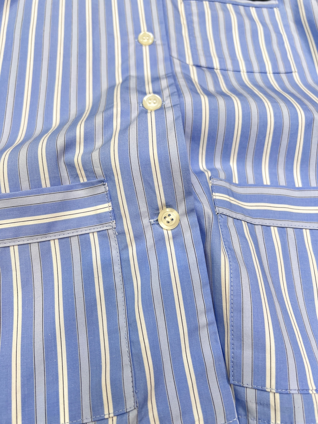 🆕Miumiu2025新款条纹衬衫，定制YB斜纹全棉材质 亲肤舒适 吸湿透气 通体竖列蓝白条纹交织 松弛