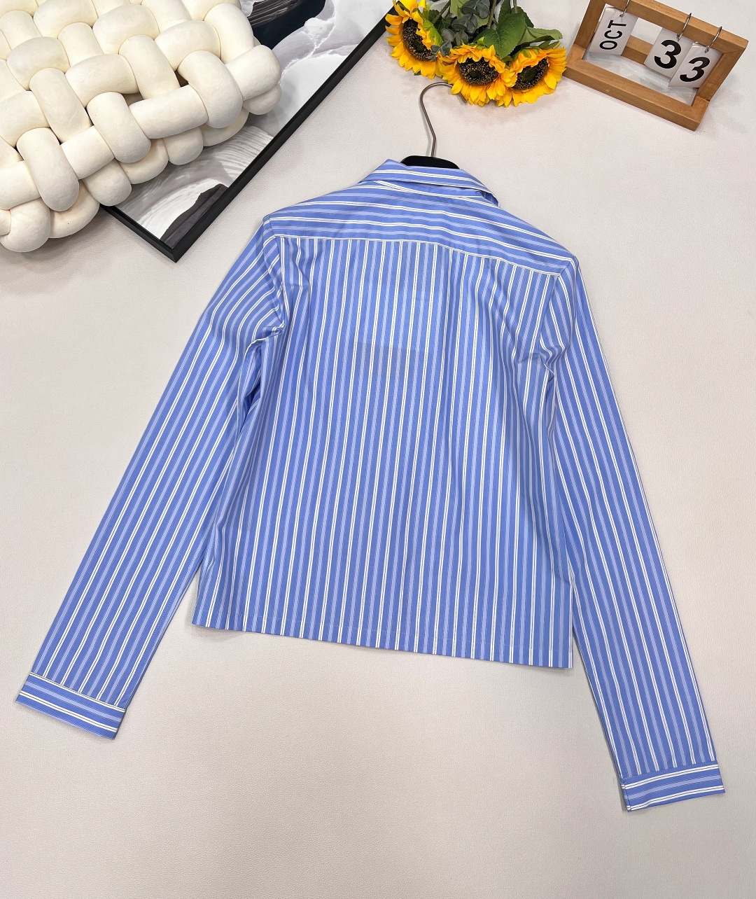 🆕Miumiu2025新款条纹衬衫，定制YB斜纹全棉材质 亲肤舒适 吸湿透气 通体竖列蓝白条纹交织 松弛